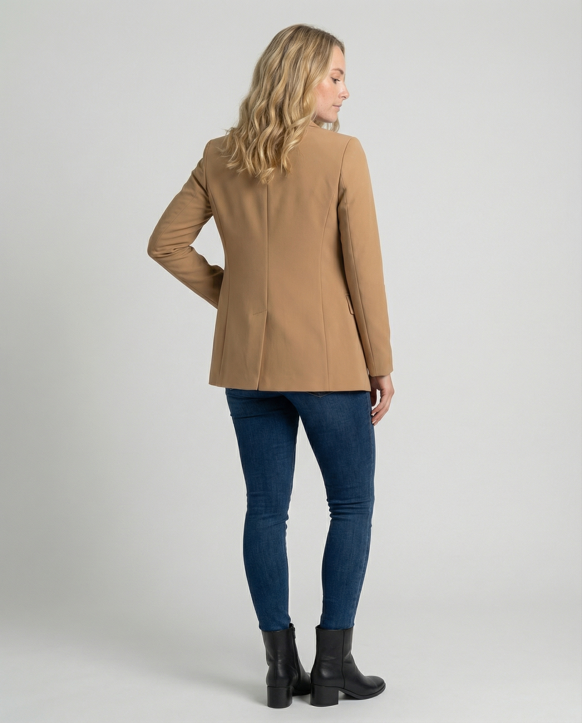 Blazer Women's Tailored Fit with Single Button Closure - Image 3